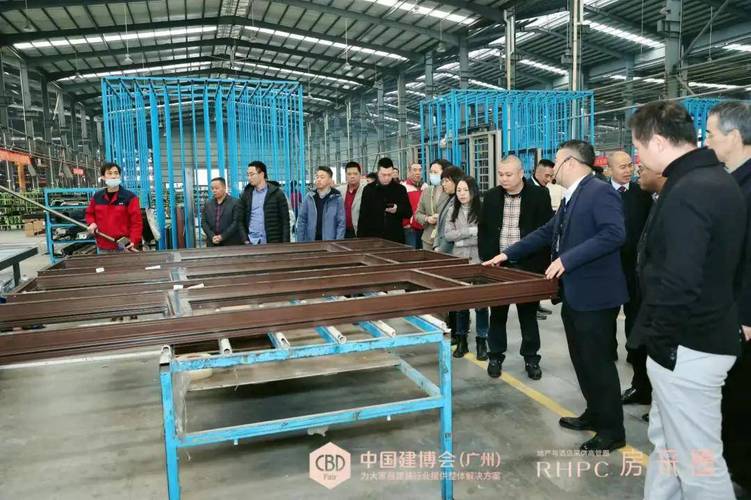 走进轩尼斯门窗范湖工厂与新展厅 房地产业考察团深度体验纪实